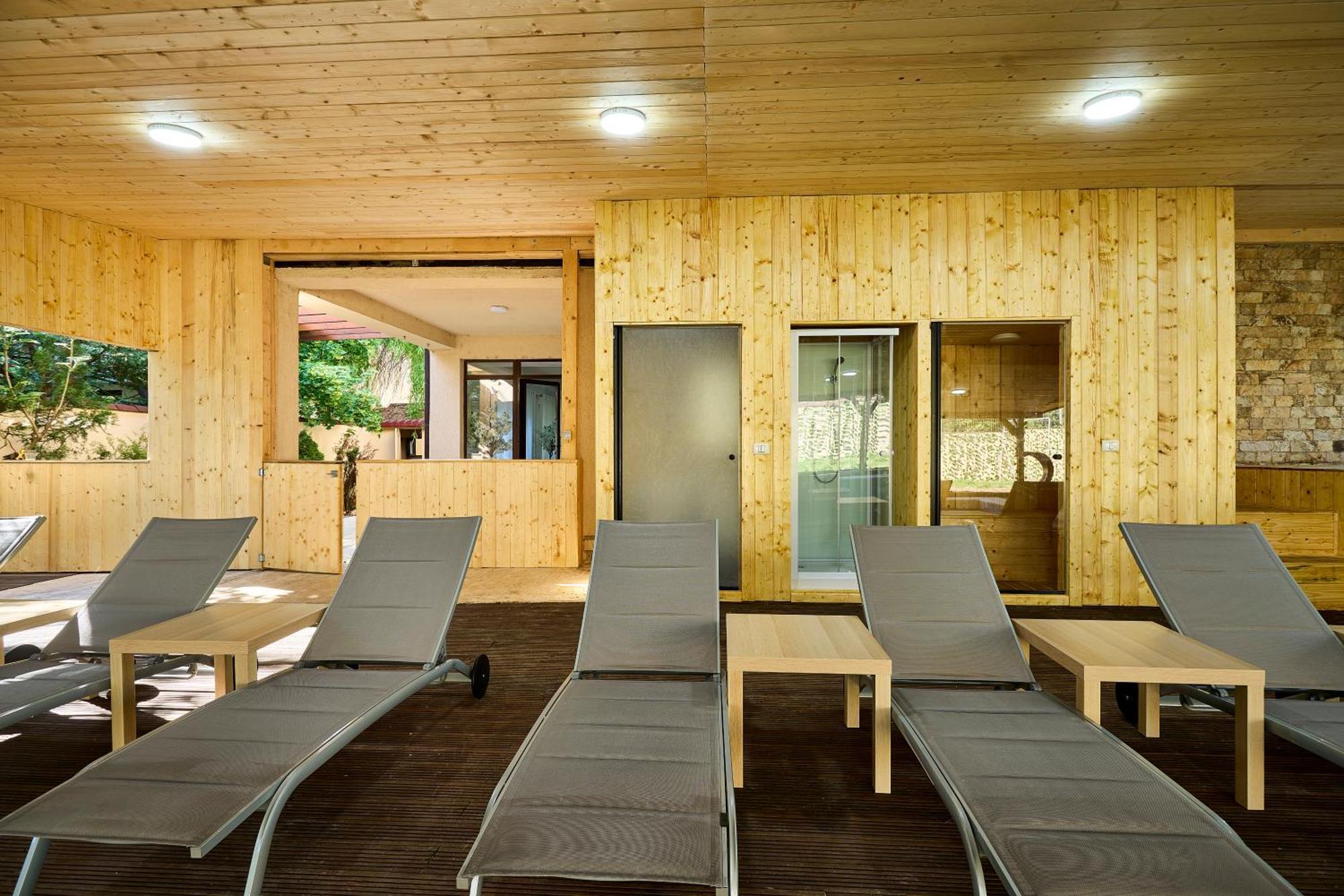 Therme Airport Resort Corbeanca エクステリア 写真