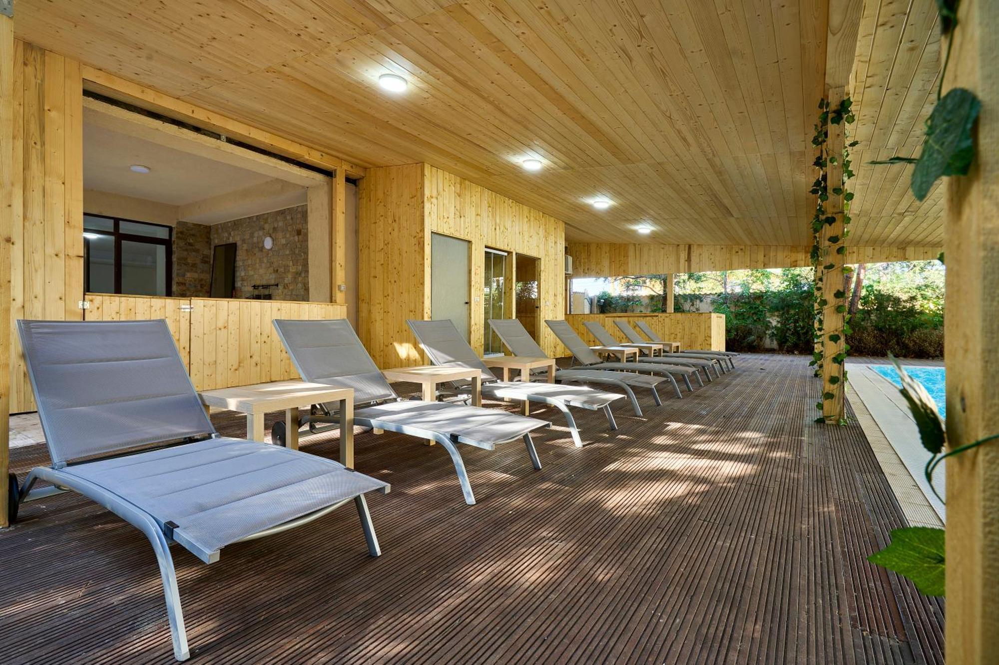 Therme Airport Resort Corbeanca エクステリア 写真