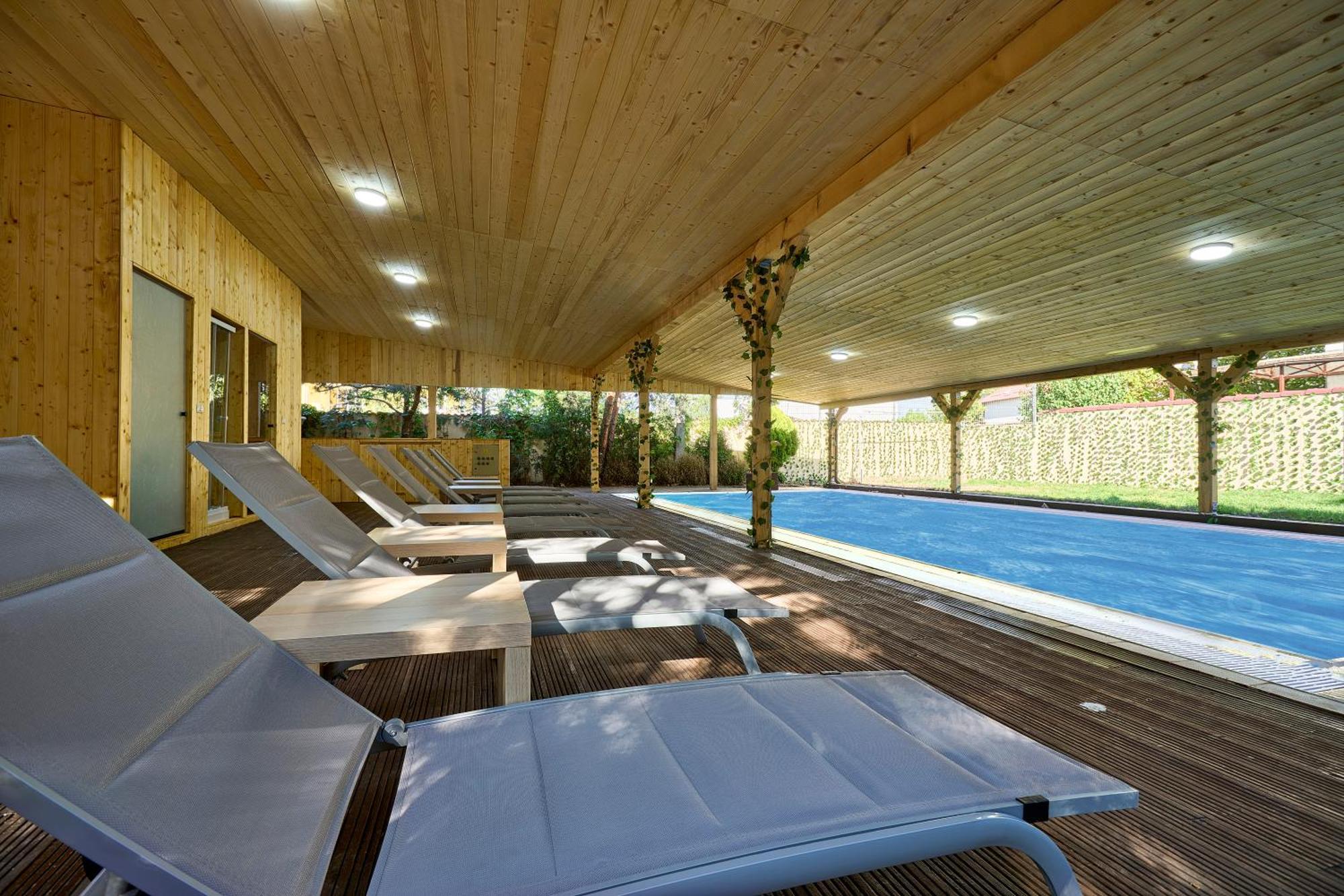 Therme Airport Resort Corbeanca エクステリア 写真
